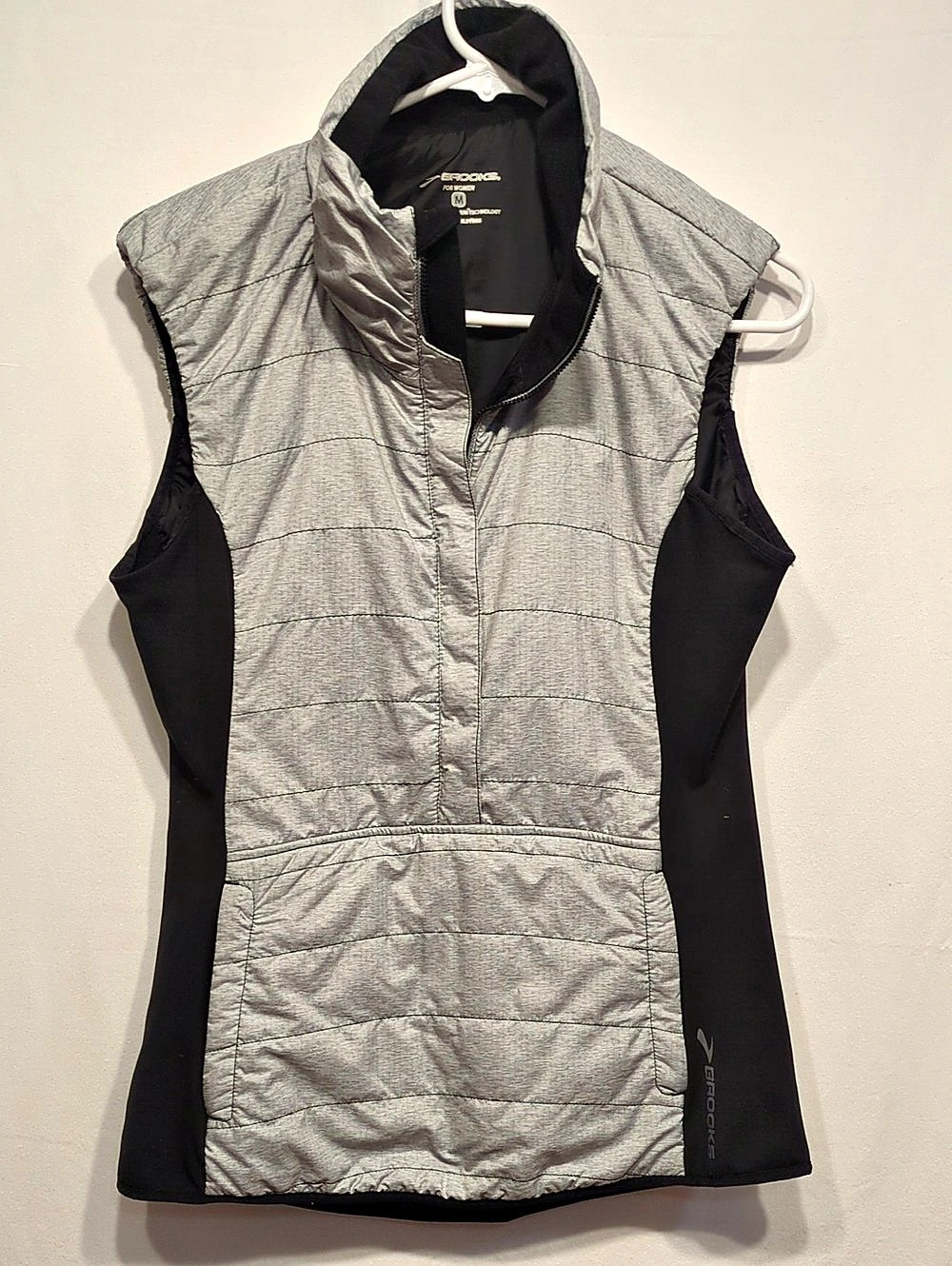 Brooks Women's Gray & Black Vest Size Medium Like New